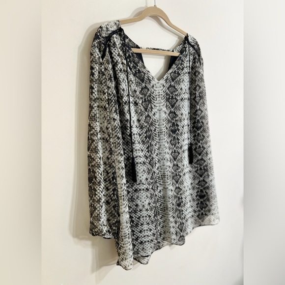 BUDDY LOVE Snakeskin Sheer Tie Tassel V Neck Bohemian Long Sleeve Blouse‎ Size M - Picture 3 of 15